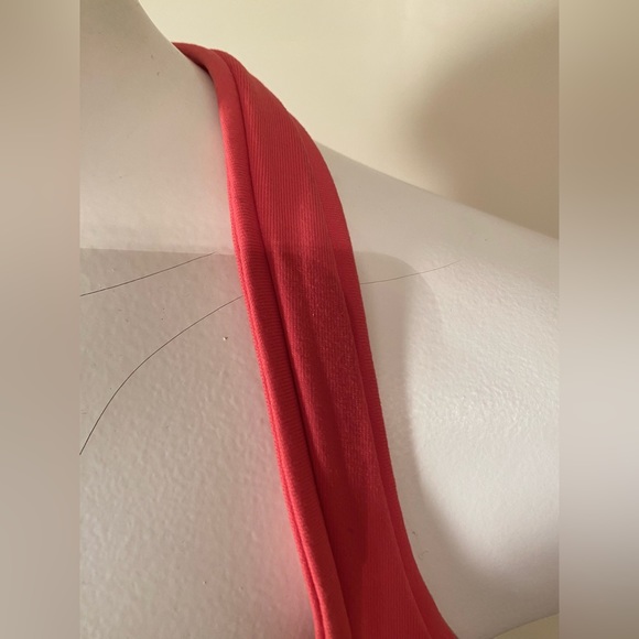 Tonic Active Yoga Top with Built in Shelf Bra Size Medium in EUC - Picture 4 of 12